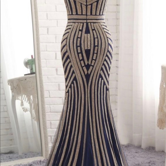 Dress - Picture 3 of 4